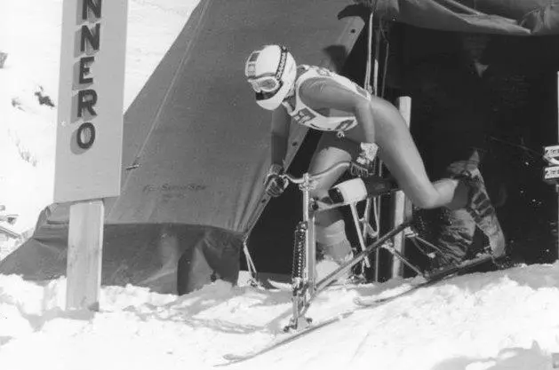 Petra Wleczek im historischen Skibob-Rennsport