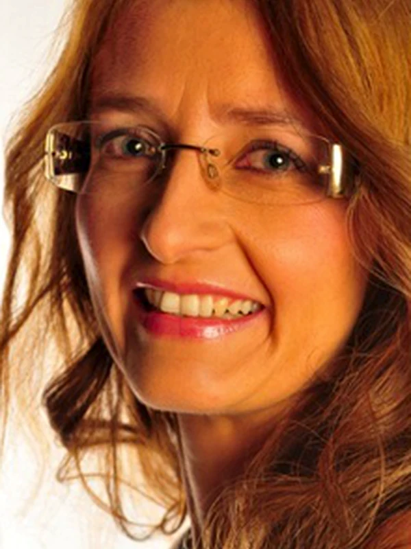 Porträt von DI Denise Flor