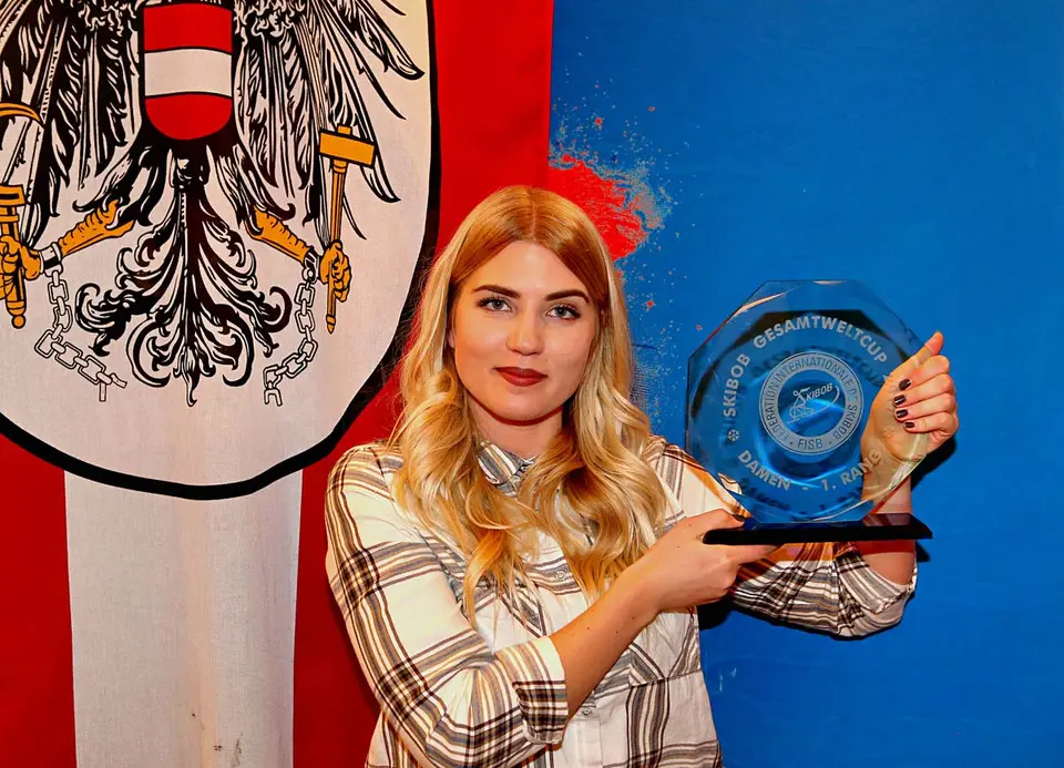 © PHOTO PLOHE 2866 HARTL Claudia AUT 1992 SBU Linz