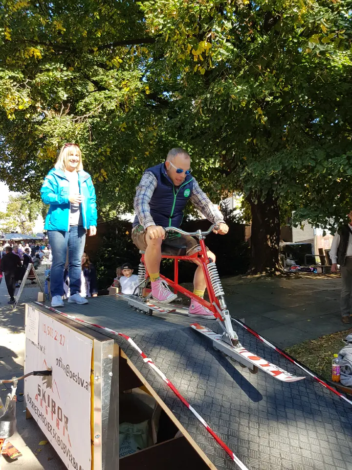Titelbild: Wiener Wies`n